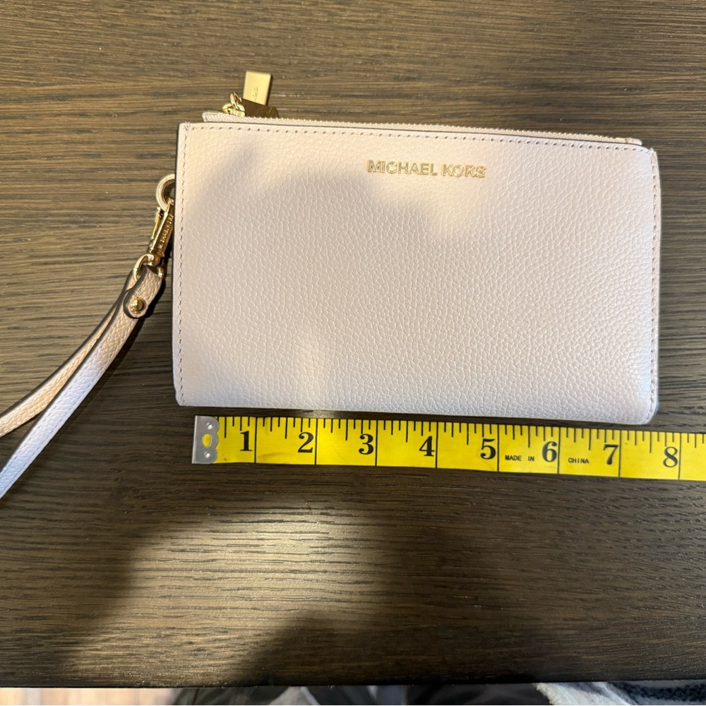 MICHAEL KORS DOUBLE ZIP WRISTLET LIGHT PINK PHONE HOLDER